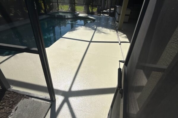 How to Choose the Right Coating for Screened-In Pool Decks in Florida