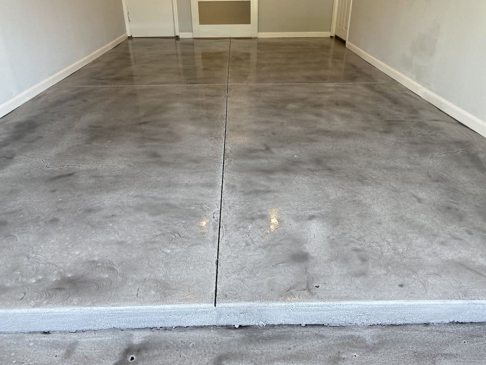 Garage floor epoxy coating in Ellenton, FL